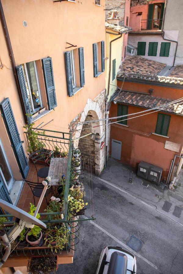 La Conca Apartment: A View On The Roman Aqueduct Perugia Exterior photo