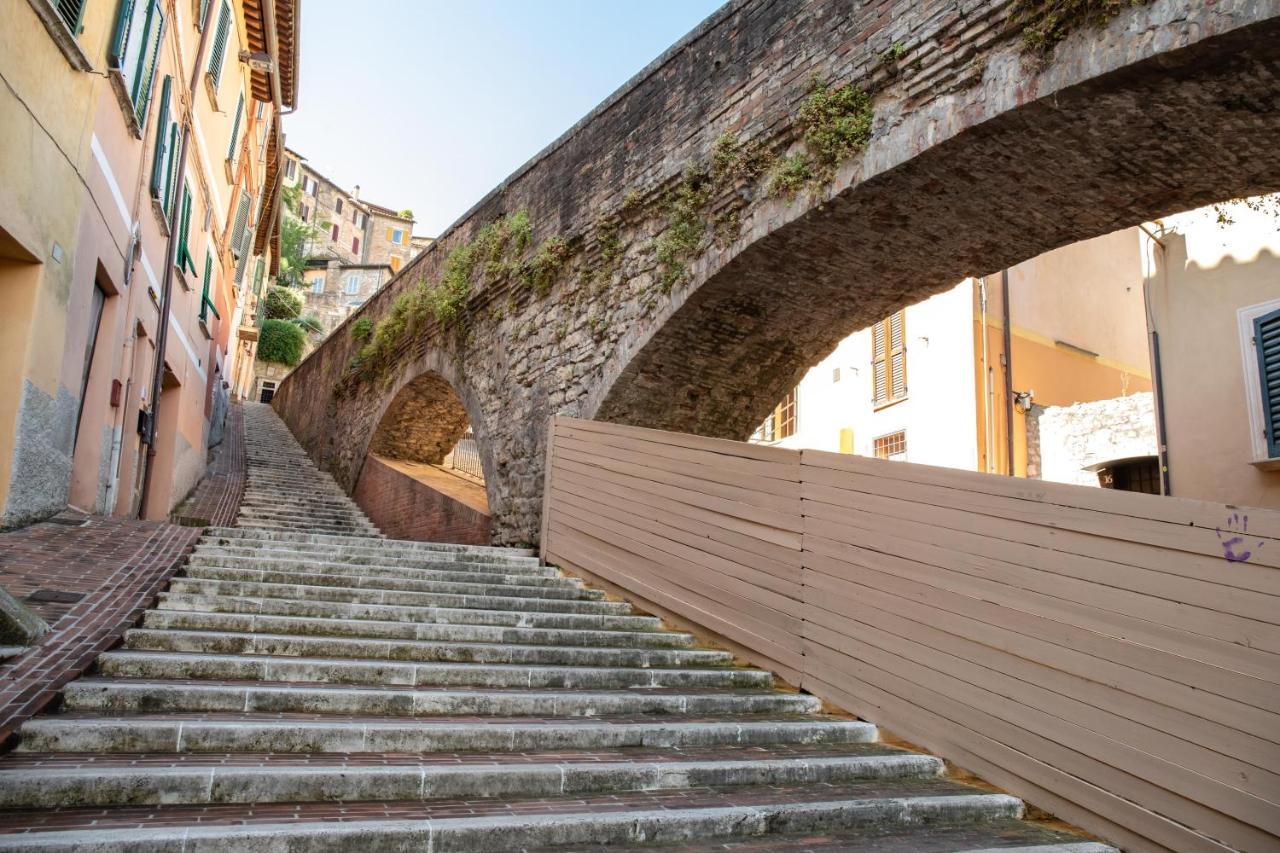 La Conca Apartment: A View On The Roman Aqueduct Perugia Exterior photo