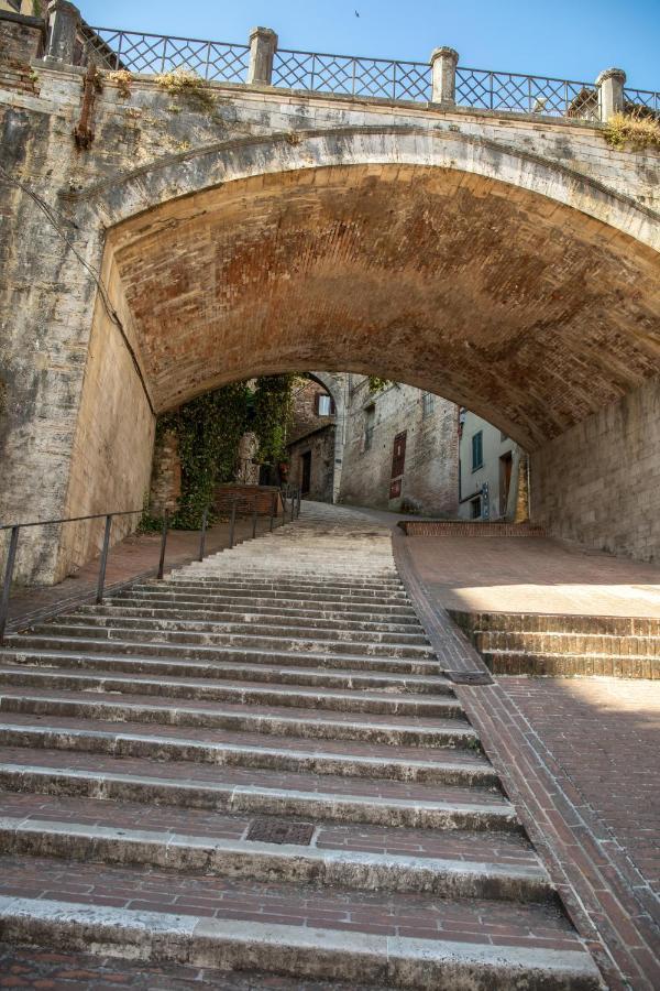 La Conca Apartment: A View On The Roman Aqueduct Perugia Exterior photo