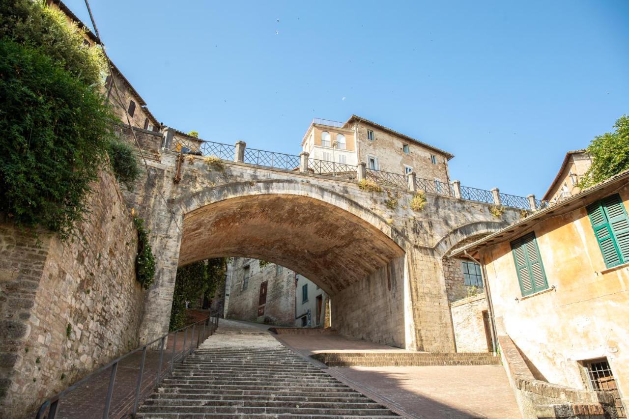 La Conca Apartment: A View On The Roman Aqueduct Perugia Exterior photo