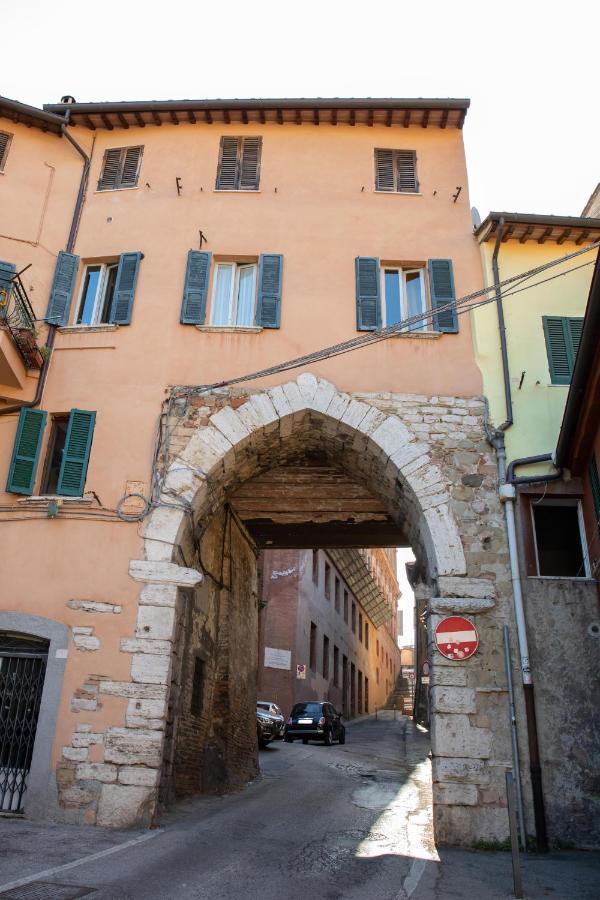 La Conca Apartment: A View On The Roman Aqueduct Perugia Exterior photo