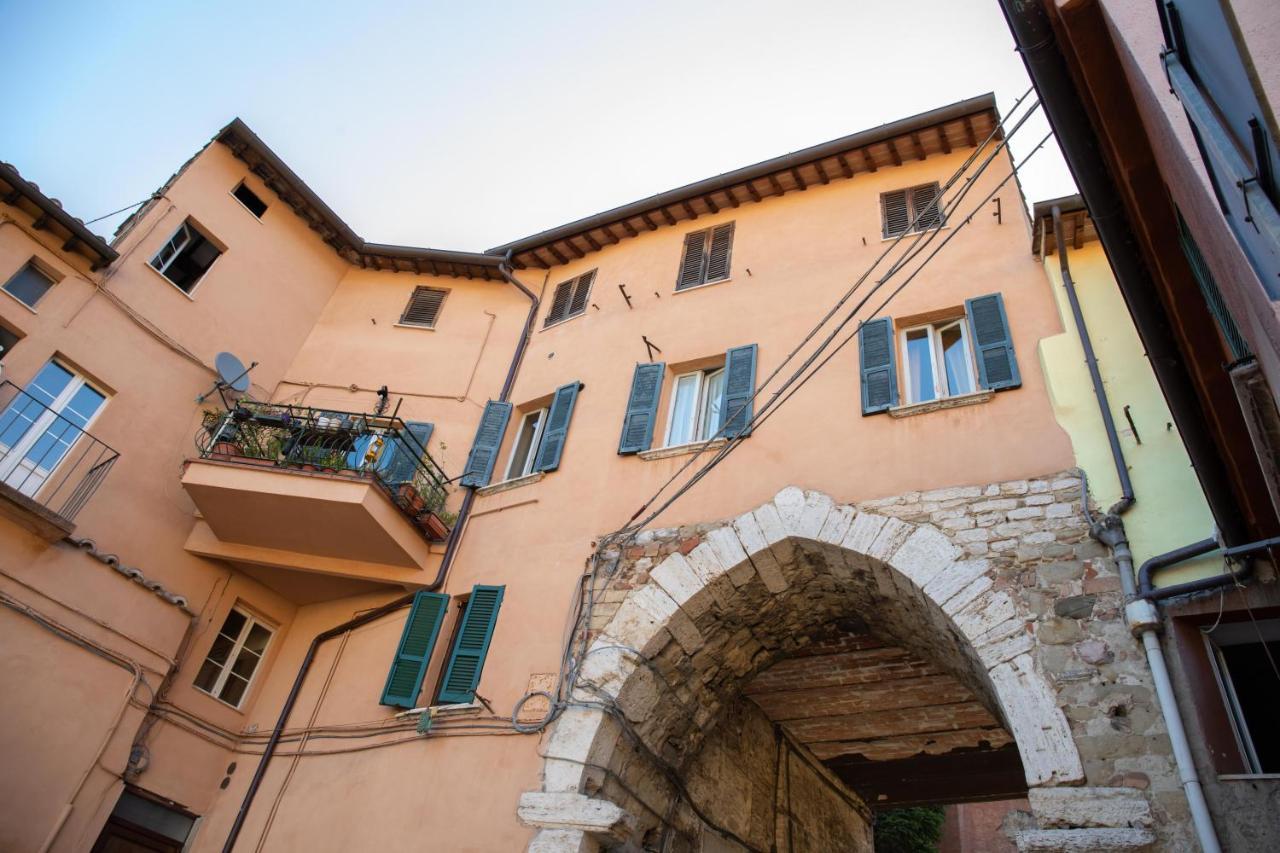 La Conca Apartment: A View On The Roman Aqueduct Perugia Exterior photo